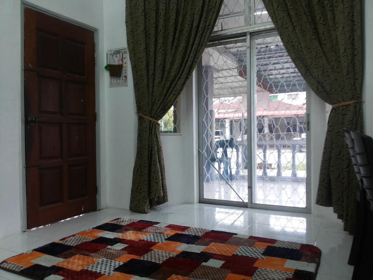 Tsa Jitra Homestay Kampong Pantai Halban Bagian luar foto